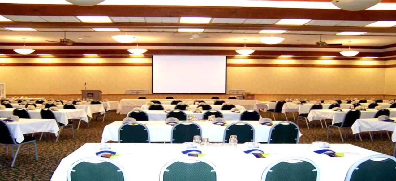 Norwood Inn & Suites Mankato North Mankato エクステリア 写真